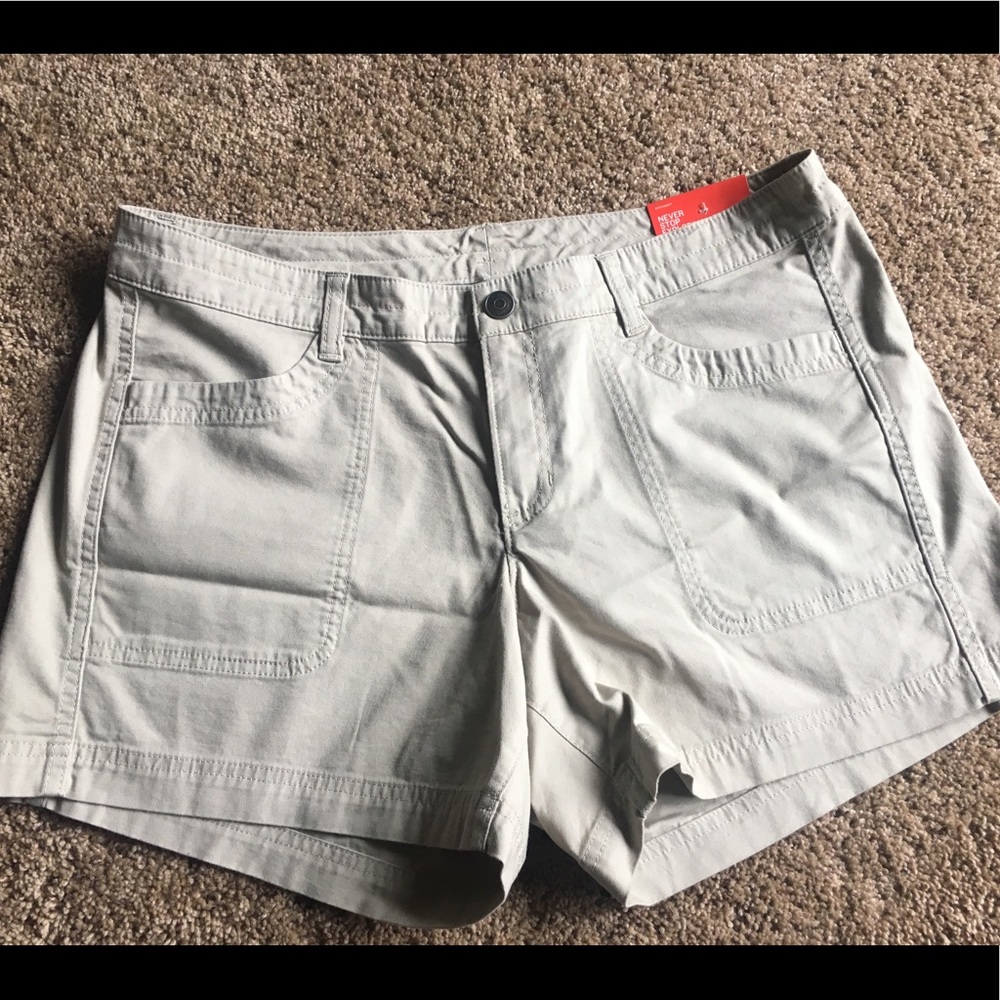 BRAND NEW North Face Shorts